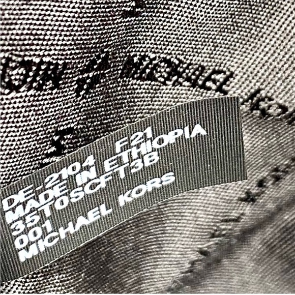 Michael Kors Charlotte Tote and Wallet Set Black - Picture 5 of 13